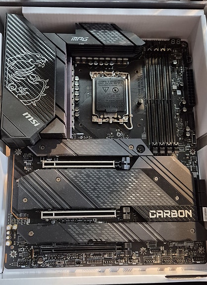 MSI MPG Z690 CARBON WIFI emolevy