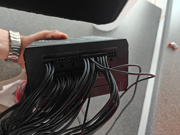 ASUS TUF Gaming 750W virtalähde