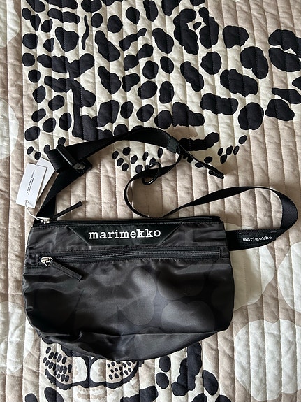 Marimekko musta unikko laukku - uusi