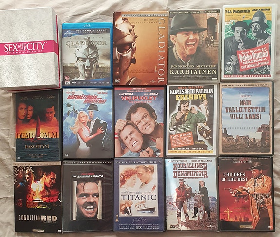 Dvd sarjoja ja elokuvia.
