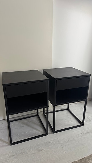 IKEA Vikhammer -yöpöydät
