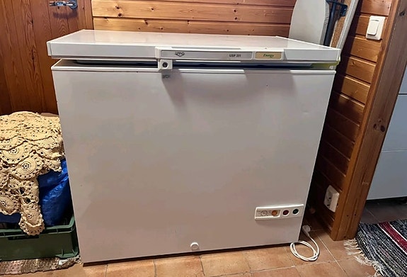 UPO USP 251 arkkupakastin +kuljetusoptio