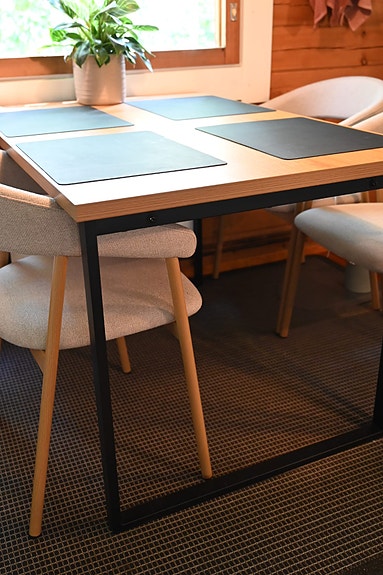 Uutta vastaava ruokapöytä