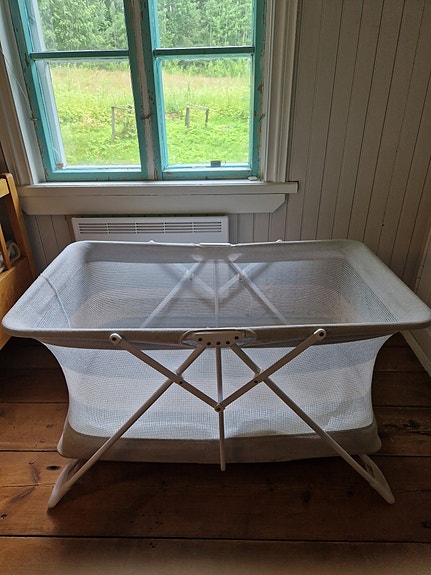 Lasten matkasänky/vierassänky