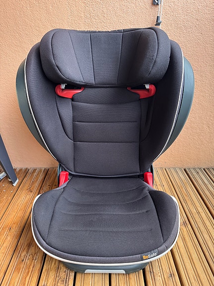 BeSafe iZi Flex S FIX -turvavyöistuin (musta)