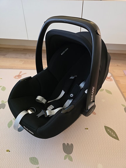 Maxi-Cosi Cabriofix I-Size - turvakaukalo + telakka