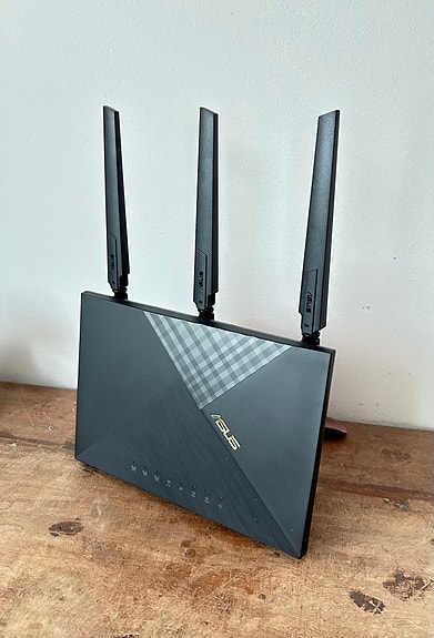 ASUS 4G-AX56 4G LTE / WiFi 6 -reititin, lähes käyttämätön