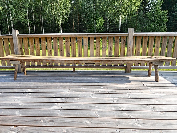 Vanha pitkä penkki