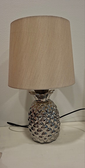 Pöytälamppu ananas