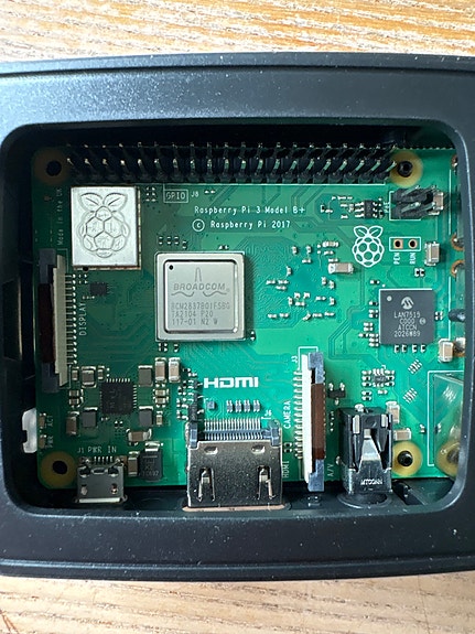 Raspberry Pi 3 model B+ paketti
