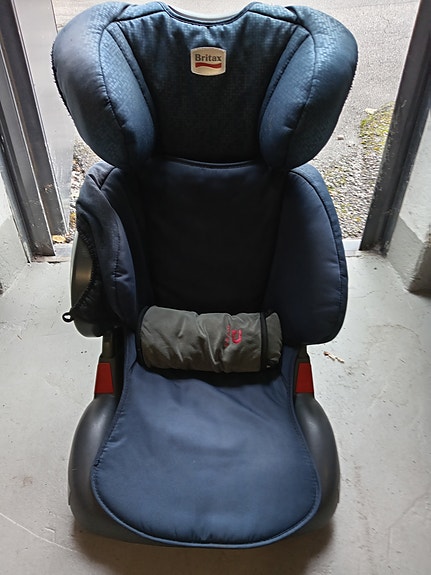 Siisti Britax lasten turvaistuin. En lähetä