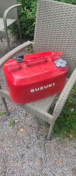 Suzuki bensatankki veneeseen punainen