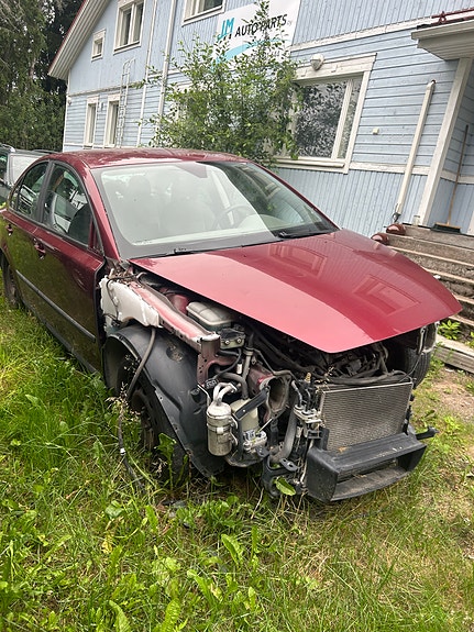 Volvo S40 1.8 bensa kokonaisena tai osina