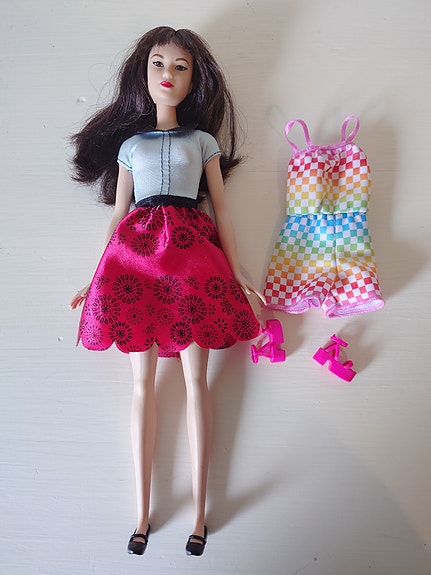 Barbie Fashionistas #19 Ruby Red Floral Asian 2015