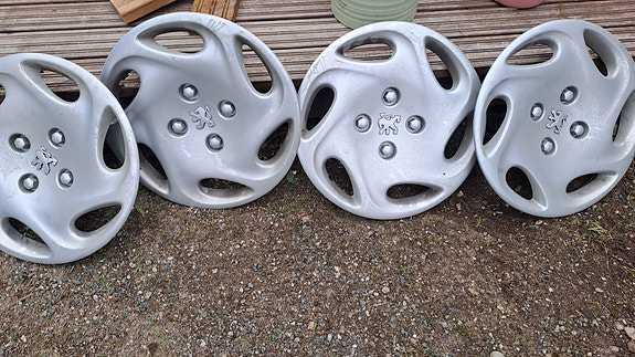 Peugeot pölykapselit