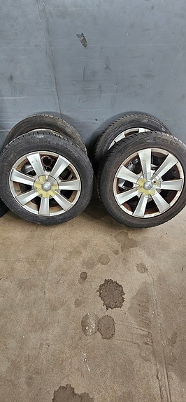 205/55 R16 renkaat vanteilla