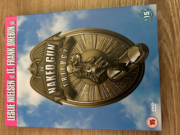 The Naked Gun Trilogy DVD-boksi Alaston Ase