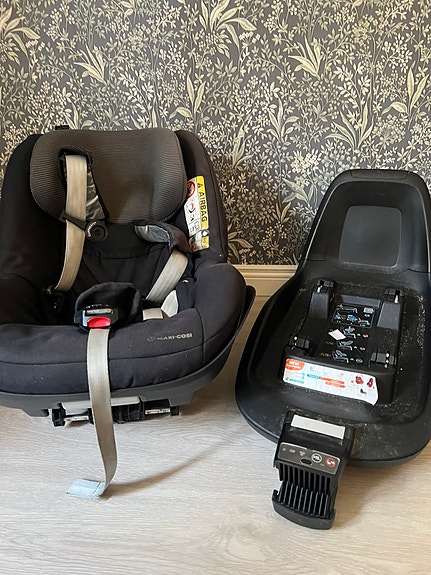 Annetaan Maxi Cosi turvaistuin/kaukalo ja telakka