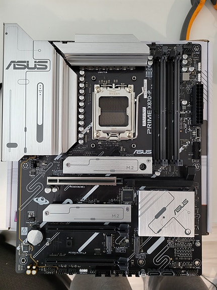 ASUS PRIME X870 P ATX emolevy – kuin uusi!