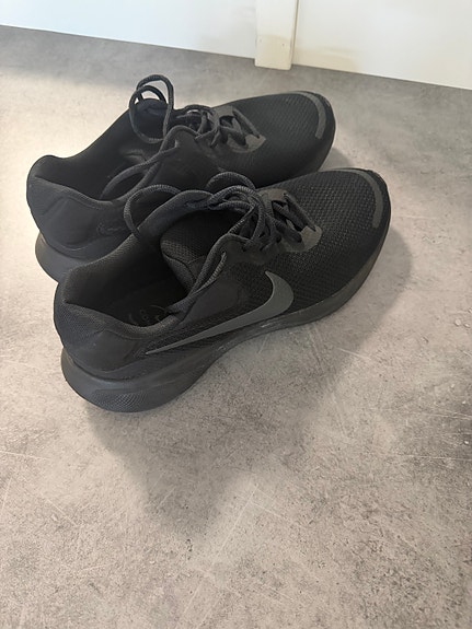 Nike lenkkarit 43 kuin uudet