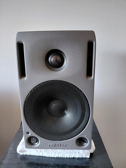 Genelec 1029A aktiivikaiutinpari ja Genelec 1091A subwoofer
