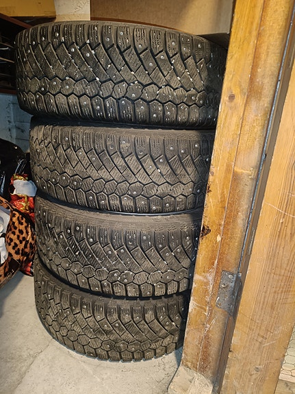 Continental talvirenkaat 205/55 R16 Peugeotin alkuperäisilllä vanteilla