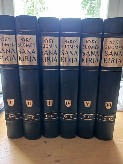 Nykysuomen sanakirja 6-osainen kirjasarja