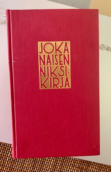 Helena Malisto Jokaisen naisen niksikirja kovakantinen kirja punainen