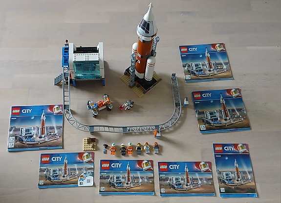 LEGO City 60228 Deep Space Rocket and Launch Control