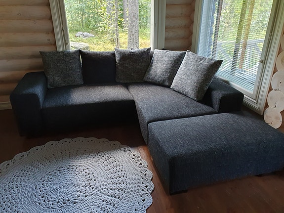 Divaanisohva rahilla