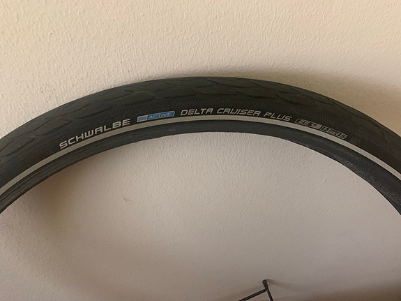 Schwalbe Delta Cruiser Plus 26rengas 47-622 musta