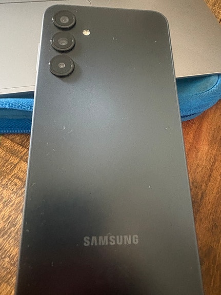 Ihan uusi puhelin Galaxy    A 16