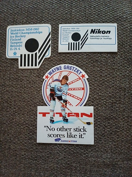 Harvinaiset vintage lätkätarrat (Wayne Gretzky Titan & MM-1982)