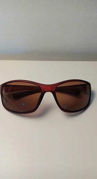 Tumman punaiset Haga Eyewear aurinkolasit naiset miehet