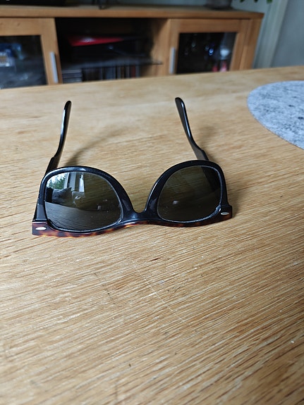 Ray-Ban naisten aurinkolasit musta/ ruskea