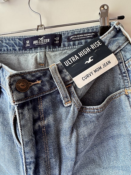 Hollister Curvy Ultra High-Rise Mom Jeans, koko W27/L27