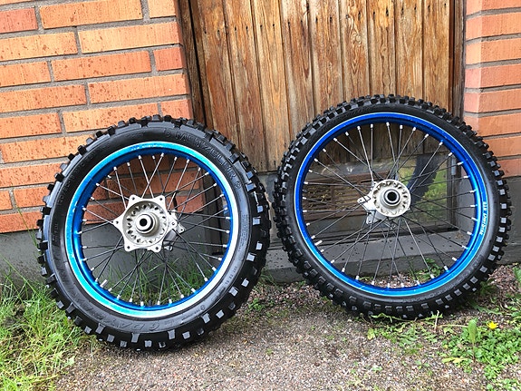 Husqvarna/KTM endurovanteet renkailla 21" ja 18"