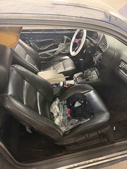 BMW E36 nahkasisusta musta