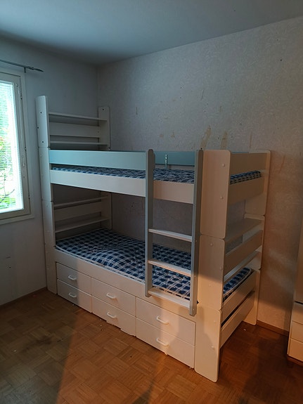 Unipuu kerrossänky, sängynaluslaatikolla