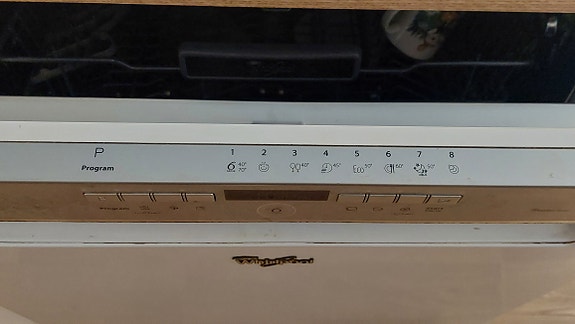 Myydään ASTIANPESUKONE Whirlpool ADPU 701 WH