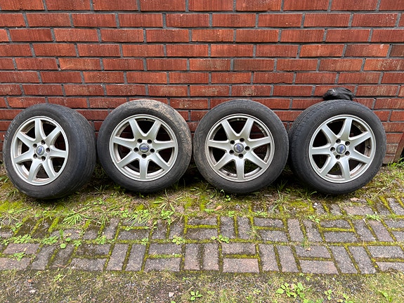 Volvo V70 alunvanteet,kesärenkailla.