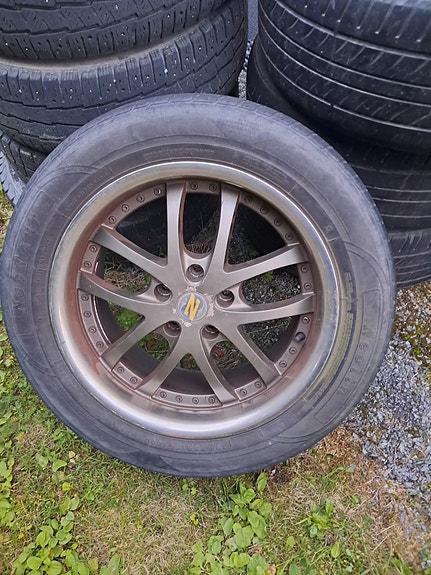 5x120 18" 8 leveet et 35 kr ei tietoa