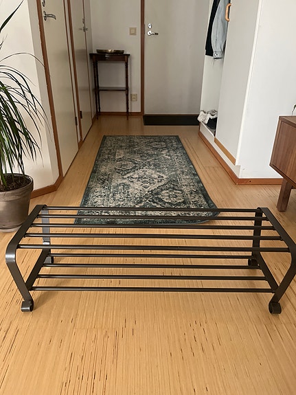 Ikea musta kenkäteline