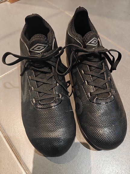 Umbro nappikset koko 35