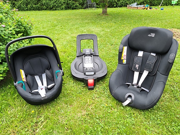 Britax römer istuimet sekä jalusta, istuimet 0-4v lapselle