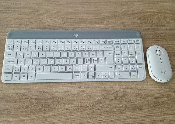 Logitech langaton näppäimistö ja hiiri valkoinen