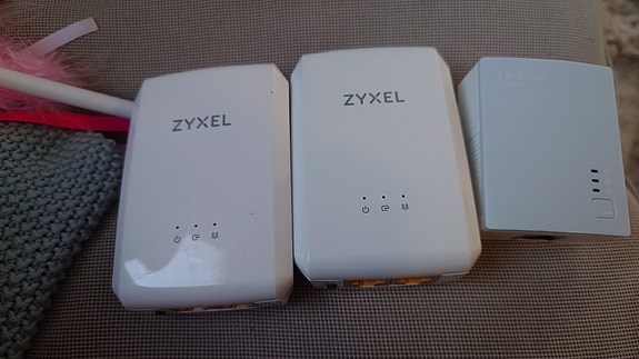 Powerline adaptereita