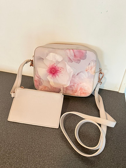 Ted Baker laukku