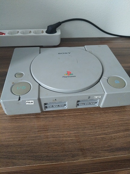 Sony PlayStation pelikonsoli harmaa