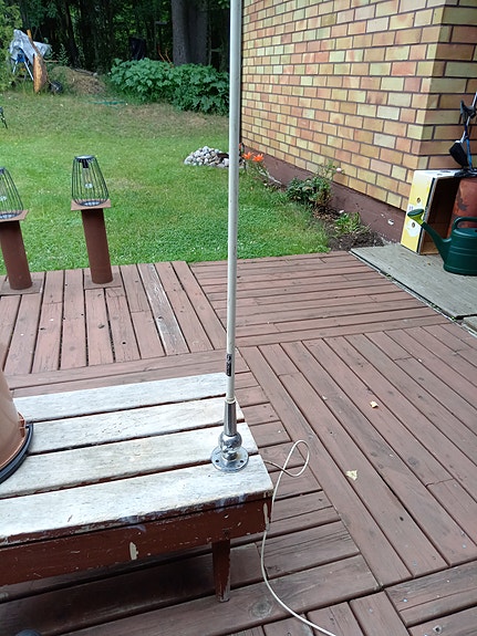 UHF/VHF-antenni mastokiinnityksellä